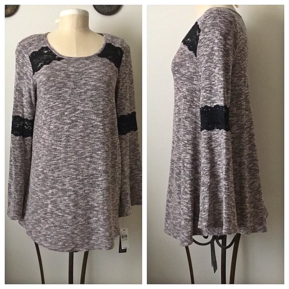 A. Buyer womens’ NWT knit tunic sweater